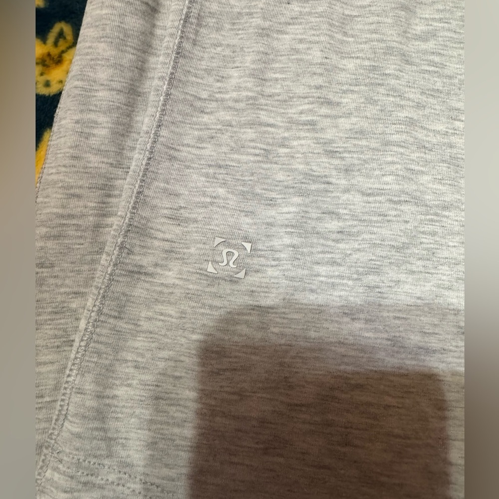 Lululemon heathered Gray Short Sleeve T-Shirt - Picture 2 of 2